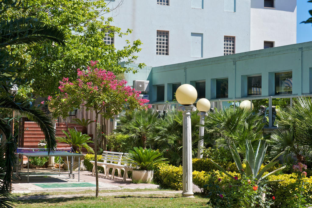 Hotel Garden Cattolica Eksteriør bilde